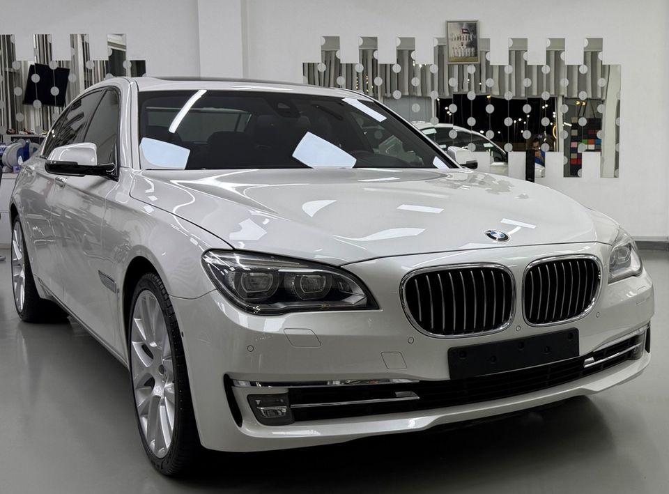 BMW 750Li Luxury 4.4L (443 HP)