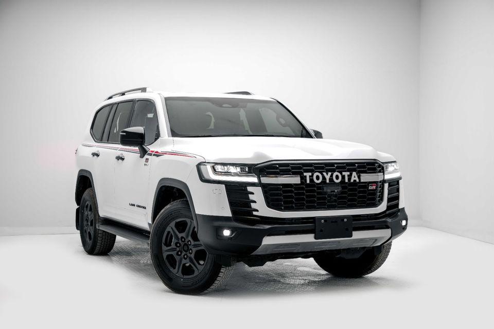 Toyota Land Cruiser LC300 GR Sport 3.5L Hybrid - Precious White Inside GRS Black & Dark Red Export