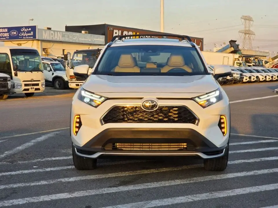 Toyota RAV4 2.5L XLE (Premium) Sunroof , Push button , Trunk Automatic and Original leather seats