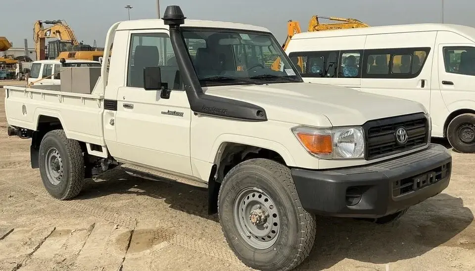 Toyota Land Cruiser Pick Up Pick up truck. single cabin. 4.2L . 4*4 . 3 seats . 2 doors