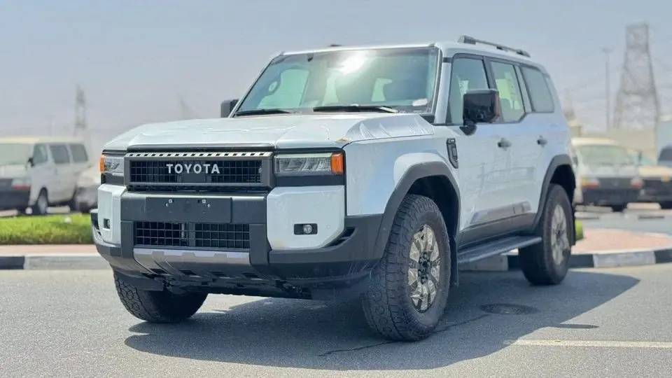 Toyota Prado Toyota Prado 2024, petrol engine 2.4L 7seats Automatic gear,white colour 2 Export only