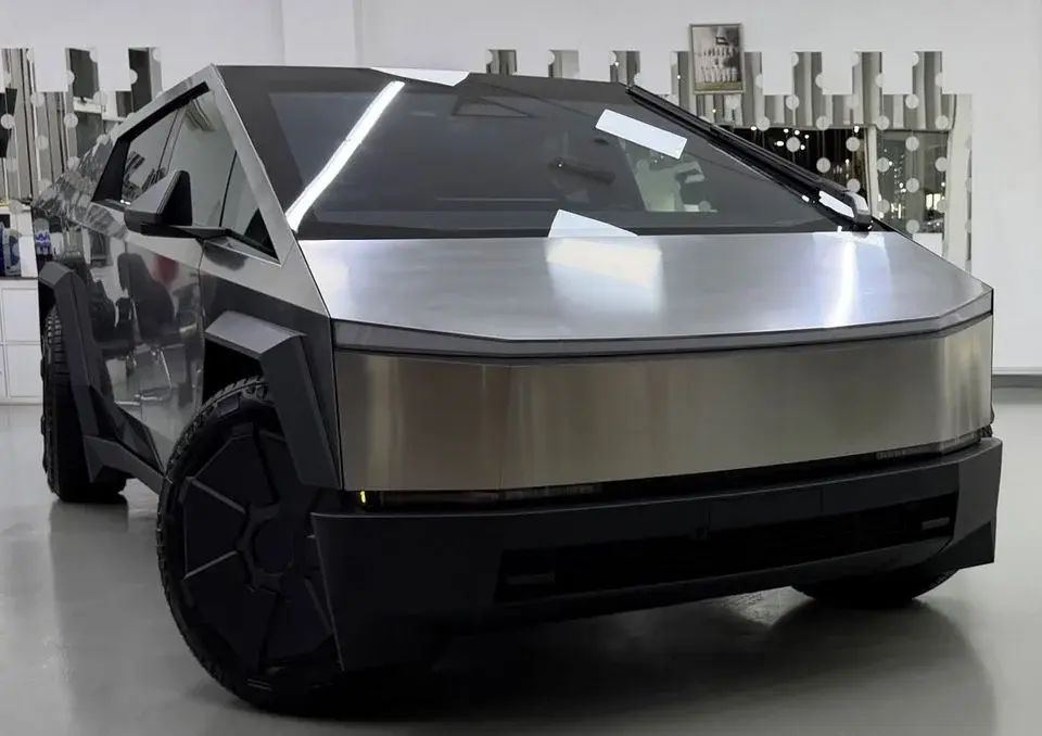 Tesla Cybertruck Foundation Series .. 3 motor