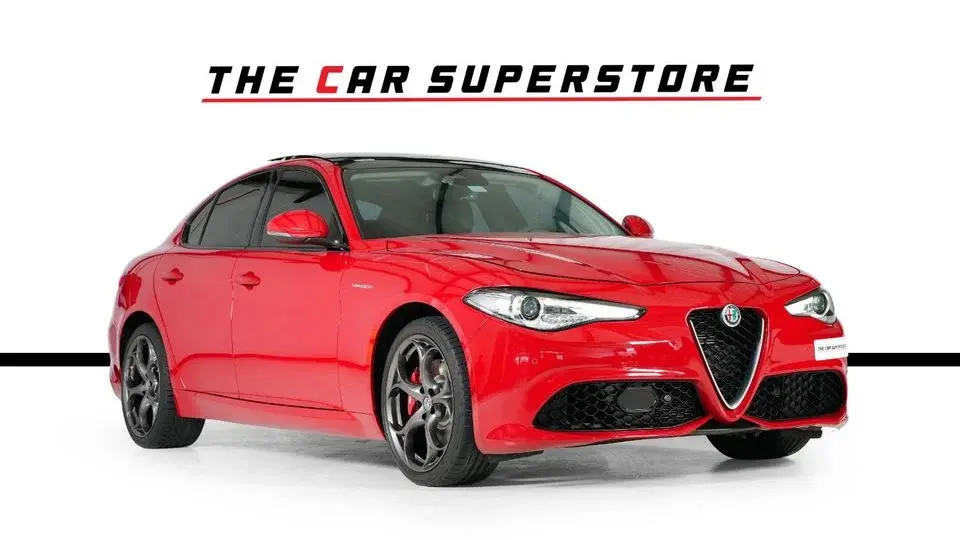 Alfa Romeo Giulia Veloce 2.0L AWD Q4-GCC-Q4 wheel drive system-well maintained-full serviced in Agency