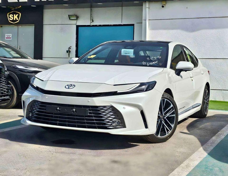 Toyota Camry LUMIERE HYBRID / 2.5L V4 PETROL/RADAR /JBL SPEAKERS/PANORAMIC ROOF/360*CAMERA/HEADS UP DISPLAY (CODE