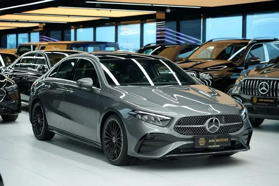 Mercedes-Benz A 200 A 200 GCC 0km Agency Warranty AMG Package