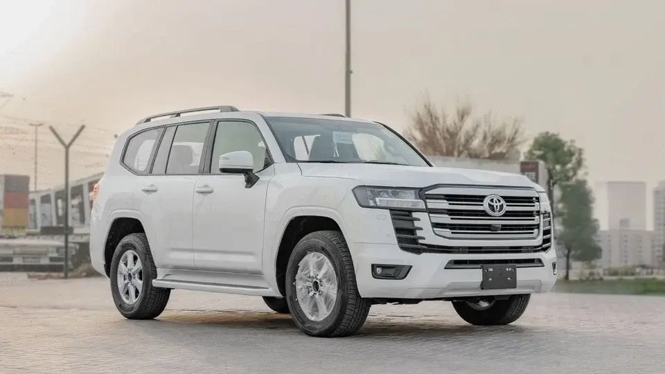 Toyota Land Cruiser 2026 Toyota Land Cruiser GXR 3.5L AT Petrol (With Sunroof) (White-Beige)