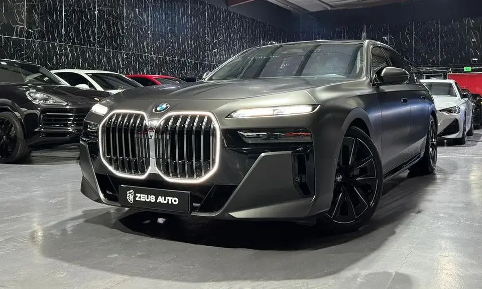 BMW 760i 4.4L ,V8 ,8 Speed xDrive AWD