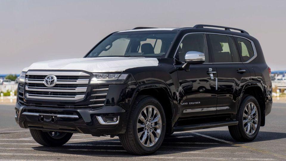 Toyota Land Cruiser PETROL 2026