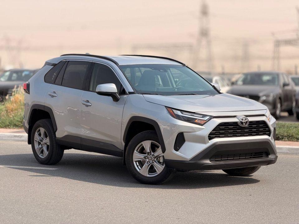 Toyota RAV4 XLE 2.5 L push start 2025