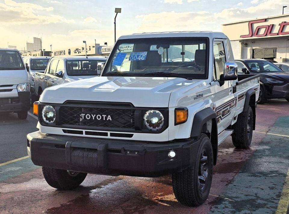 Toyota Land Cruiser Pick Up SC 4.0L Toyota L.C Single cabin Pick Up 4.0l petrol v6 M/T 4WD Gcc specs 2025 Model
