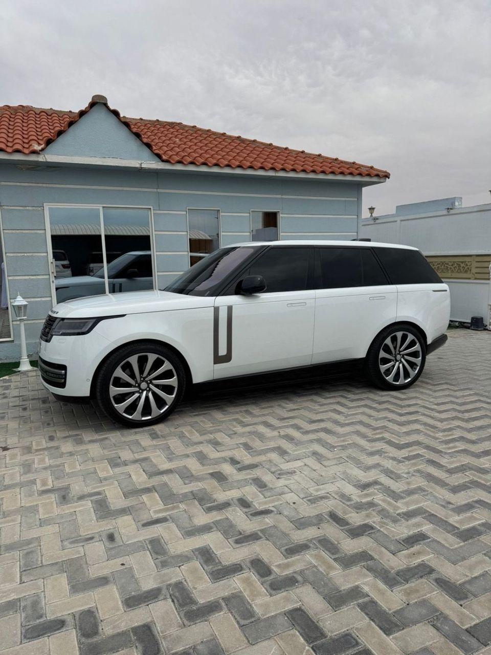 Land Rover Range Rover LWB HSE P530 4.4L - Vouge 2022 - Under Warranty - Perfect Condition- GCC Specs - Full Service Histor