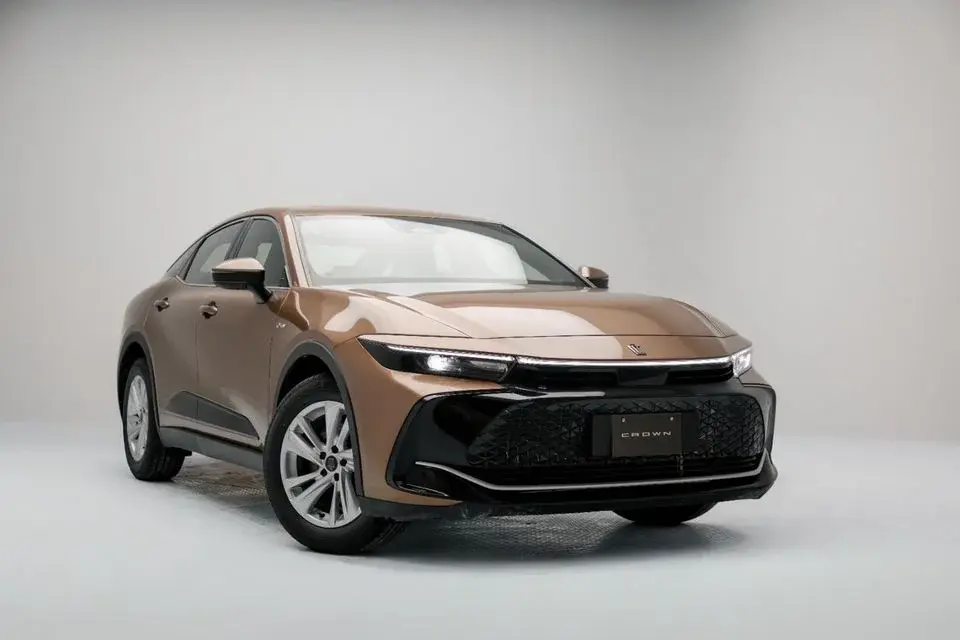 Toyota Crown HEV 2.5L - Precious Bronze Inside Black Export Only