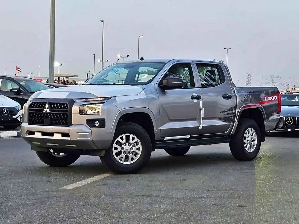 Mitsubishi L200 GLX 2.4L PETROL / M/T / SIDE STICKER / 4WD (CODE # GLXP)