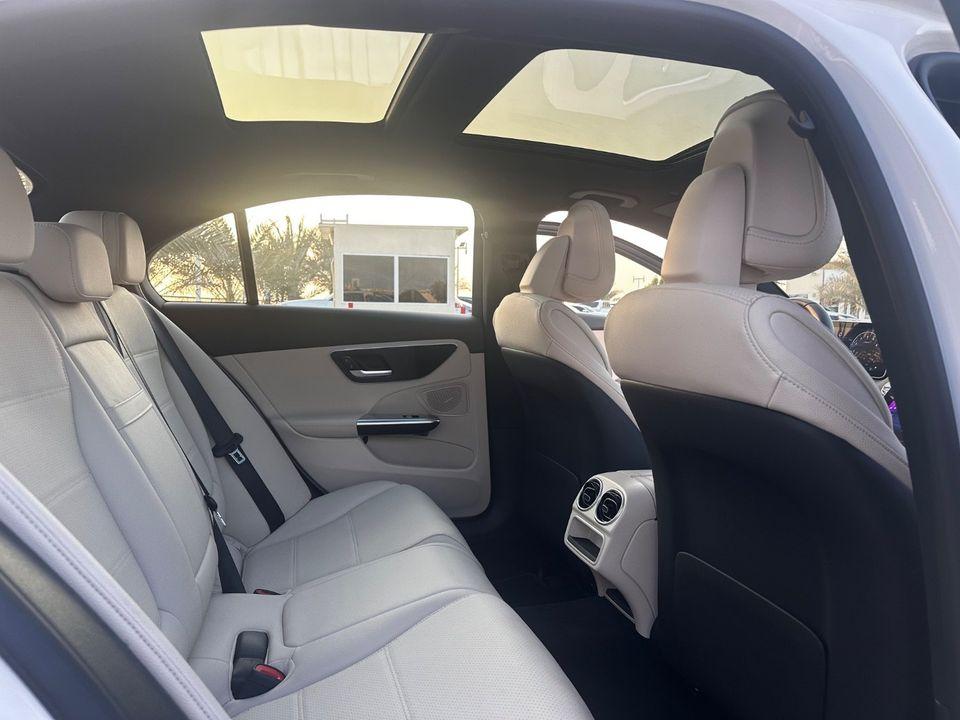 Mercedes-Benz C 300 Base Automatically parking