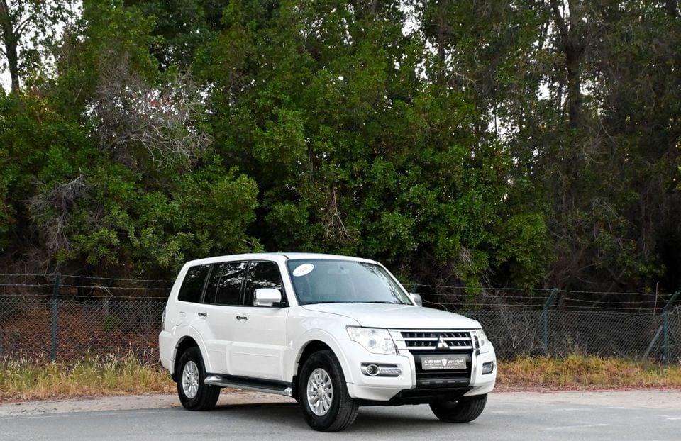 Mitsubishi Pajero 2015 Mitsubishi Pajero GCC Specs in excellent condition GLS Base 3.5L (7 Seater)
