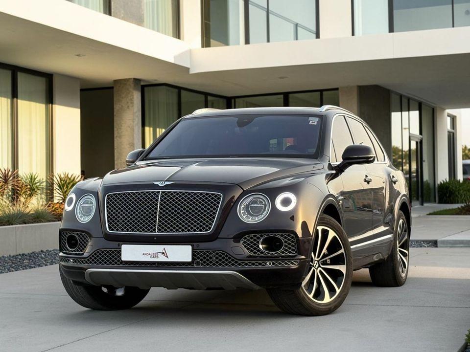 Bentley Bentayga AED 3,990 P.M 0% DOWN PAYMENT BENTLEY BENTAYGA 6.0L W12 2017 GCC SPECS