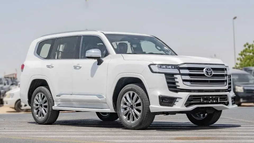 Toyota Land Cruiser 2026 Toyota Land Cruiser 300 VXR 3.5L AT Petrol Twin Turbo (White-red)