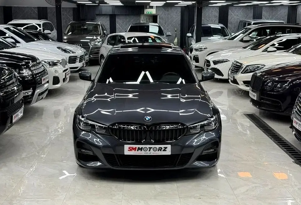 BMW 330i Exclusive 2.0L (255 HP)