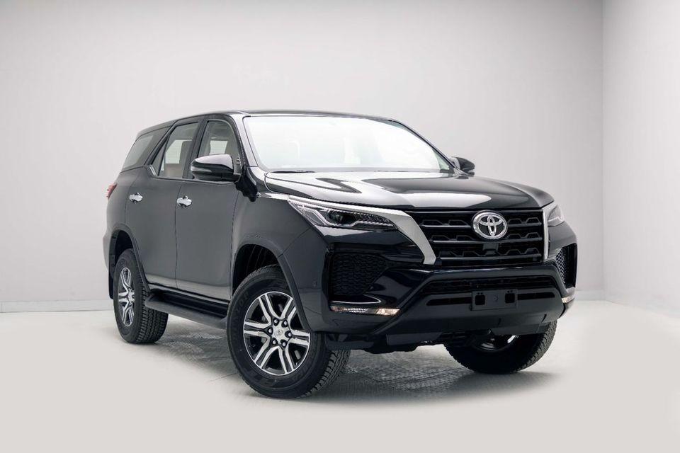 Toyota Fortuner 2.7L - Attitude Black Inside Chamois Export Only