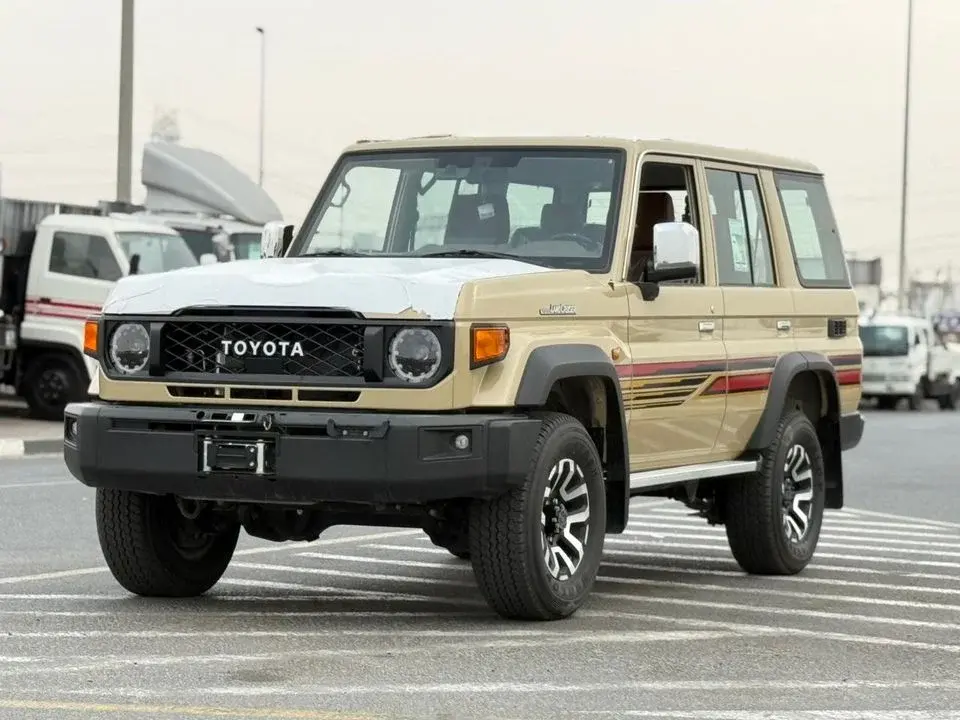 Toyota Land Cruiser 70 LX 2.8L FULL SAUDI WITH COOLING BOX AND COMPRESSOR