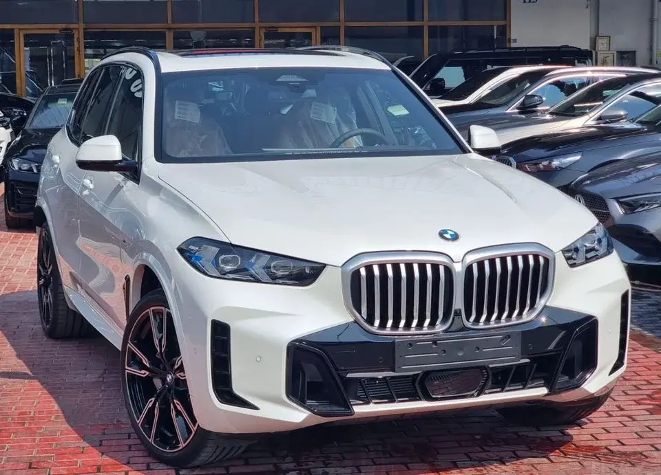 BMW X5 xDrive40i Luxury M Sport Package 3.0L xDrive 40i M Sport Under Warranty & Service 2025 GCC