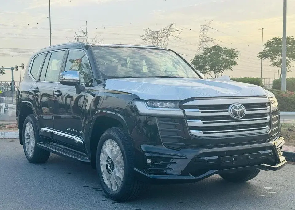 Toyota Land Cruiser TOYOTA LAND CRUISER VXR 4.0 2026 full GCC Al Futtaim option Black inside beige