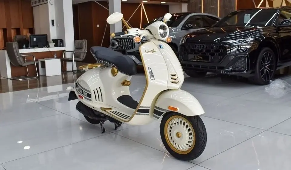 Others Vespa 946 Christian Dior Edition VESPA 946 CHRISTIAN DIOR 2022 (ONLY 946 PIECES IN THE WORLD)