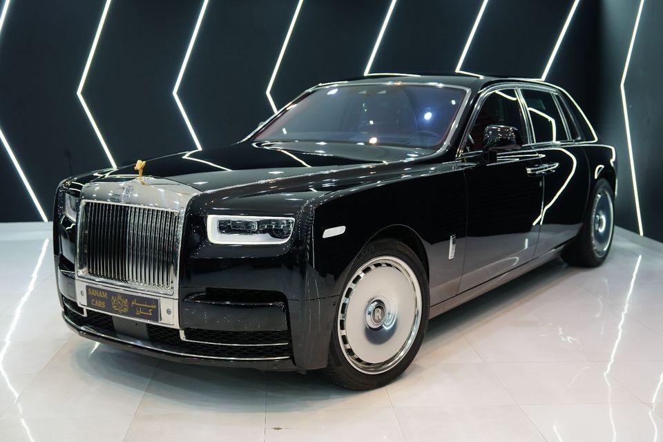 Rolls-Royce Phantom VIII, Rear Entertainment, Starlight Headliner, Very Low KM, GCC Specs!!