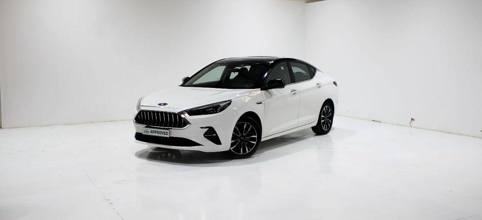 JAC J7 JAC J7 - White with black top