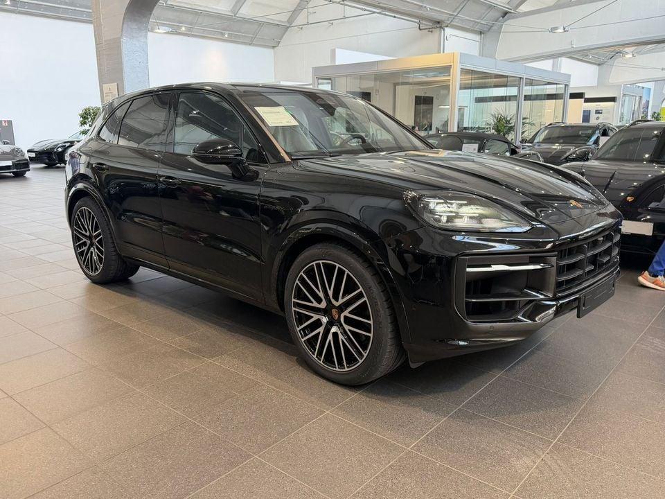 Porsche Cayenne E-Hybrid (Black Edition, 470 HP)