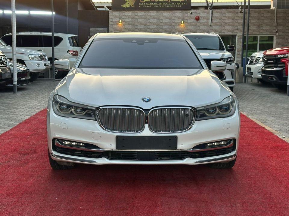 BMW 750Li xDrive 4.4L (523 HP)
