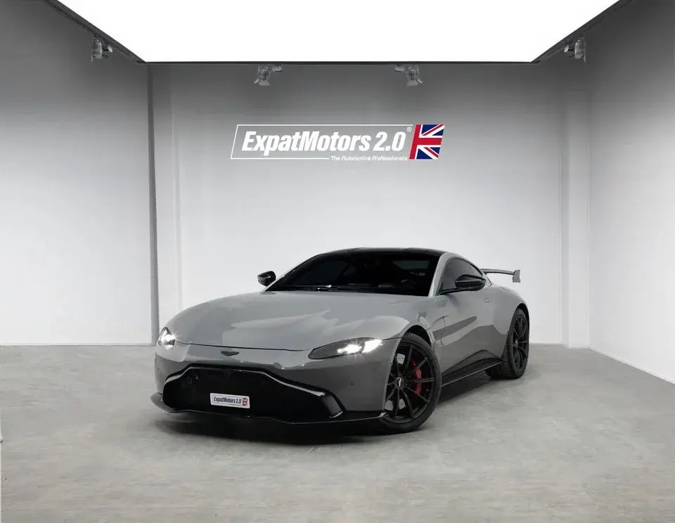 Aston Martin Vantage Standard V8