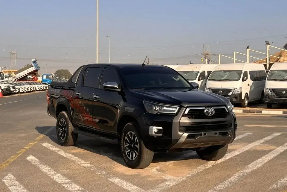 Toyota Hilux 2019 Toyota Hilux GL Adventure Modified - 2.7L V4 GCC- AWD 4x4- Rear Camera - Push start - Patrol -
