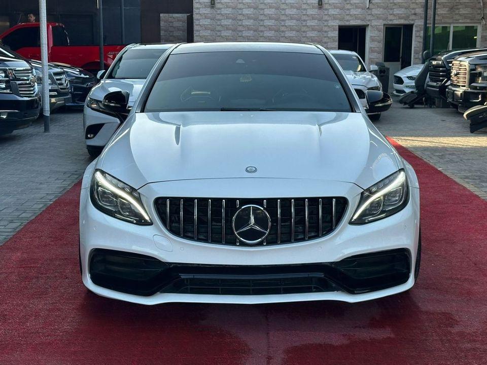 Mercedes-Benz C 63 AMG Std 4.0L Sedan
