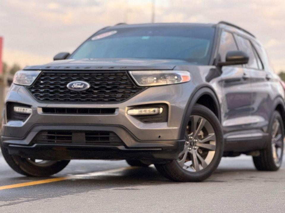 Ford Explorer XLT, fully loaded with panoramic