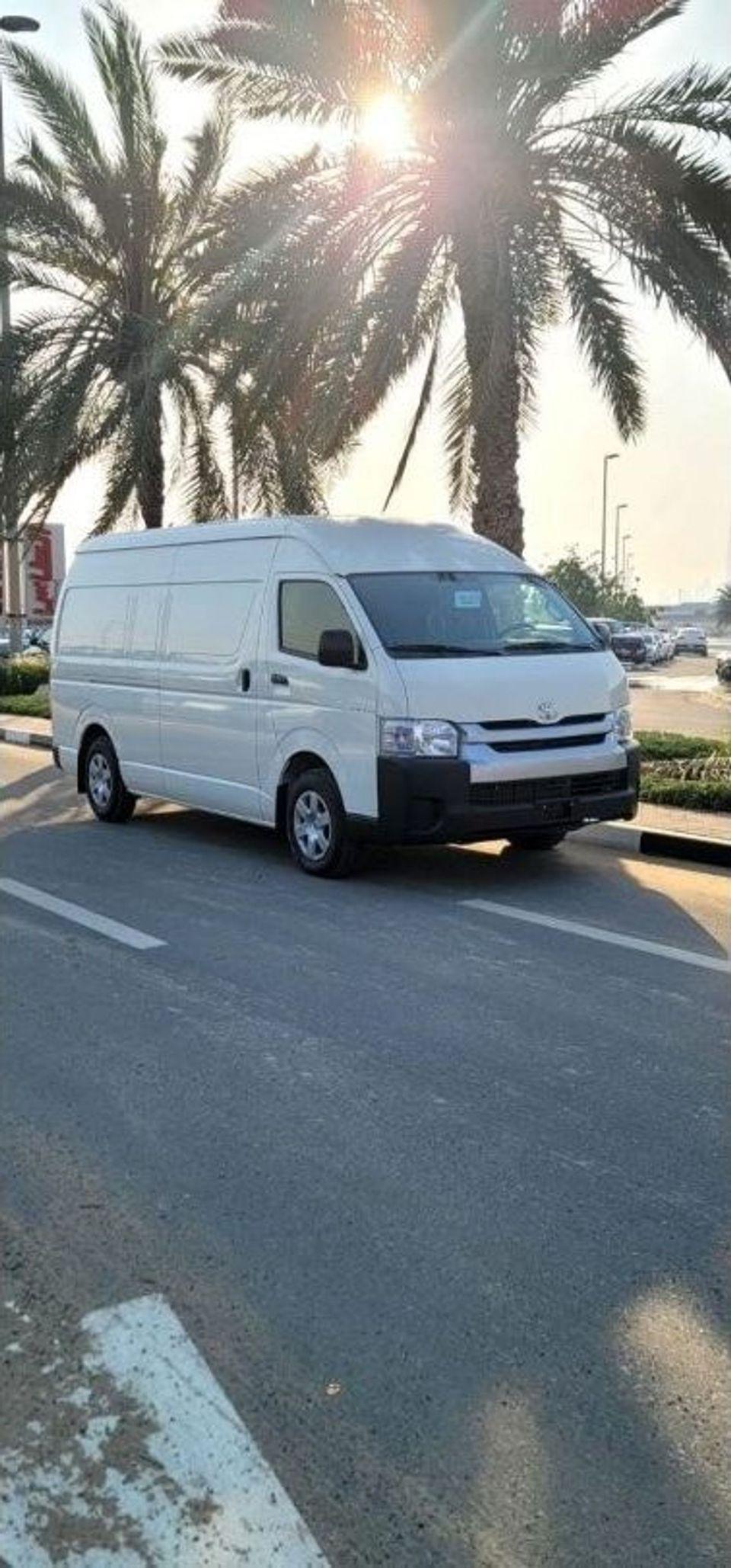 Toyota Hiace HIACE 2.5L HIROOF CARGO PETROL