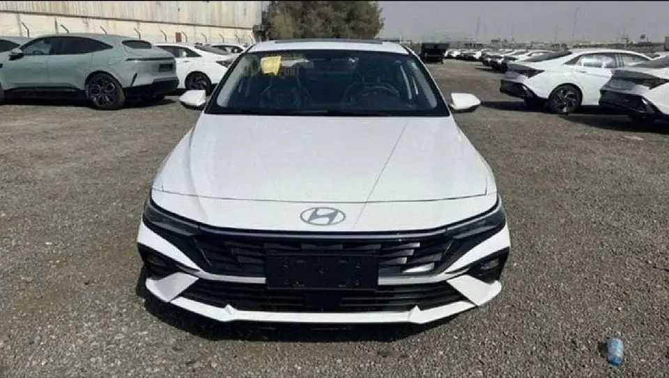 Hyundai Elantra Hyundai Elantra/ 2025 / white / 0km