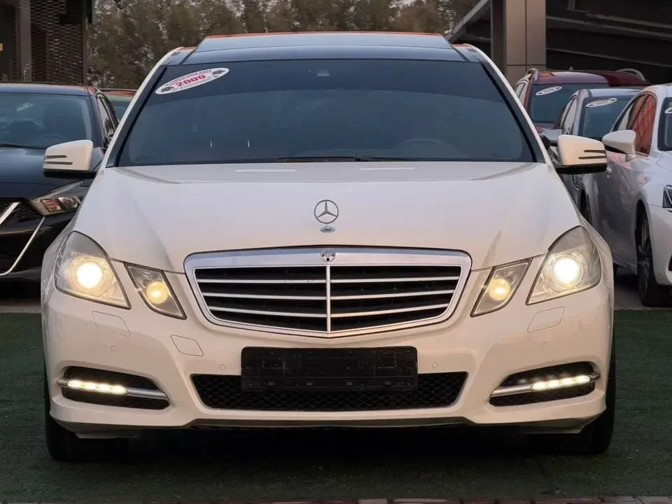 Mercedes-Benz E300 first owner from the agency, fully loaded