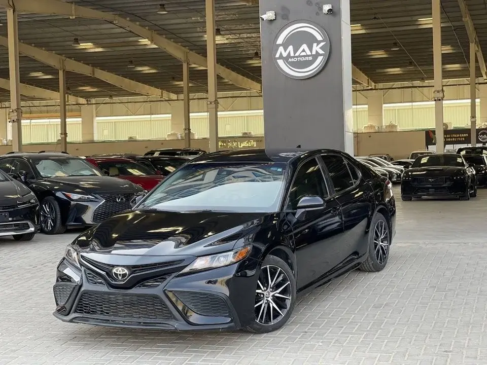 Toyota Camry SE 2.5L (204 HP) RADAR / LINE ASSIST / BLIND SPOTS / RIMS / LEATHER / CLEAN AND NEAT