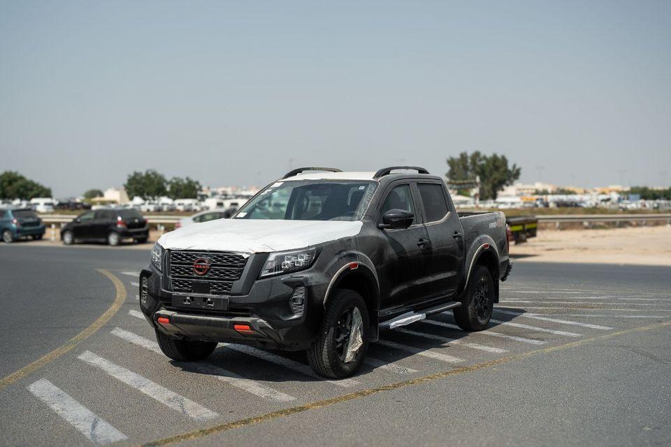 Nissan Navara PRO-4X Off-Road 2.5L Diesel 4WD A/T (Only For Export)