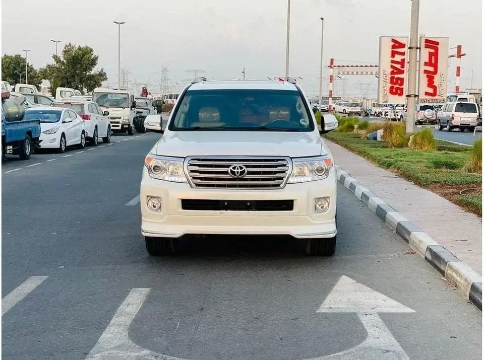 Toyota Land Cruiser Toyota landcuriser GXR V6 22015 Full option very neat and clean perfect conditions