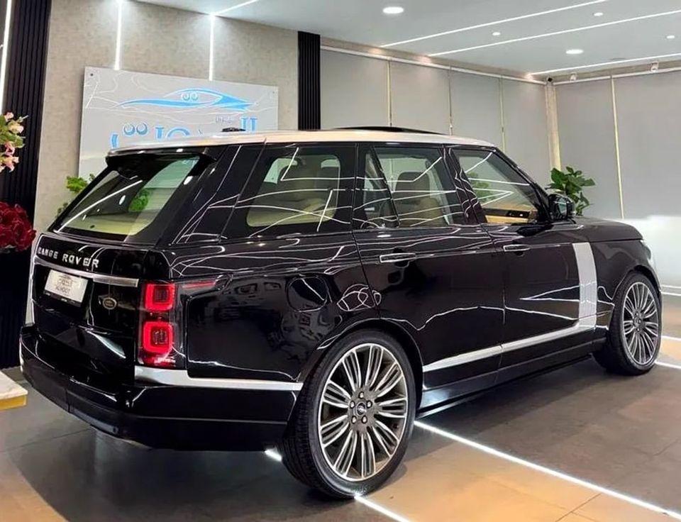 Land Rover Range Rover Supercharged 5.0L SUPERCHARGED RR VOGUE V8 FACELIFT GCC FULLY LOADED SCREENS CONDITIO