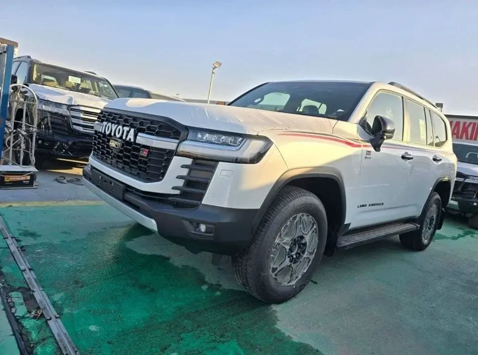 Toyota Land Cruiser 2025 Toyota Land Cruiser LC300 Hybrid 3.5 GR – Full Option – White / Red Interior
