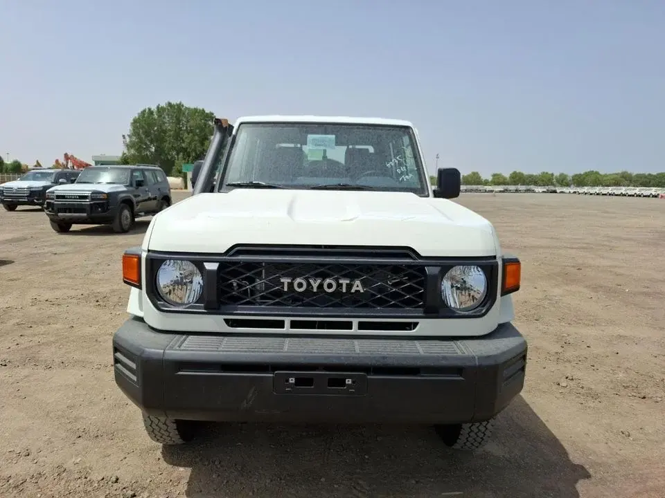Toyota Land Cruiser Pick Up Land Cruiser 79 Pickup 2.8L 2025 AT DC White Diesel (Export Only)