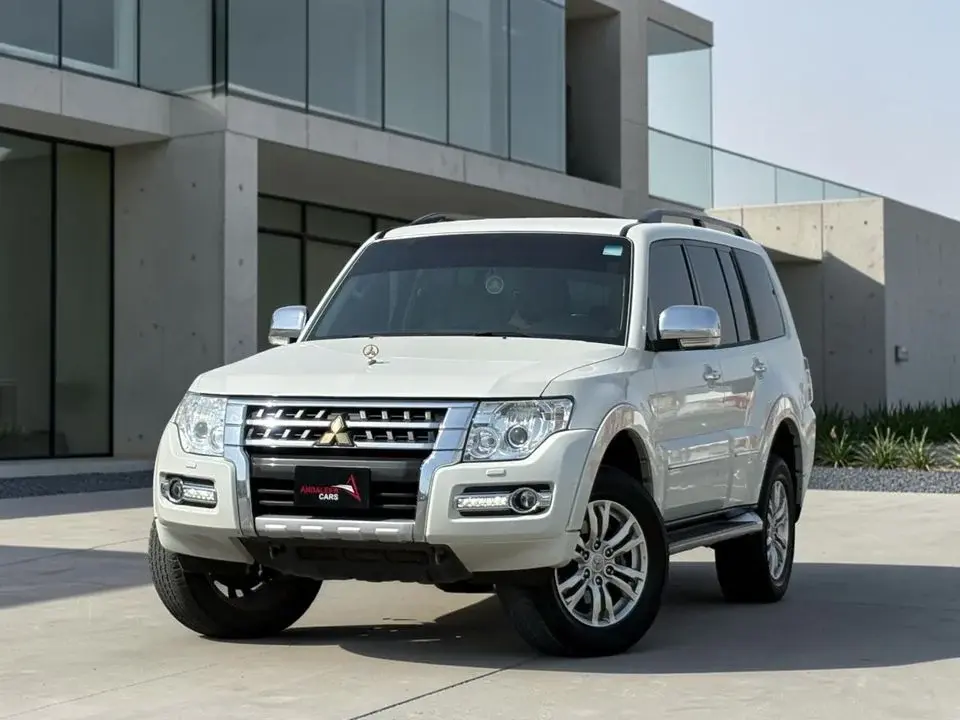 Mitsubishi Pajero GLS Highline Top 3.8L AED 1,360 P.M 0% DOWN PAYMENT MITSUBISHI PAJERO GLS 3.8L V6 2020 GCC