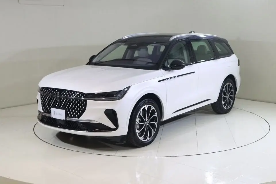Lincoln Nautilus NAU326 / AL TAYER MOTORS AL QOUZ SHOWROOM