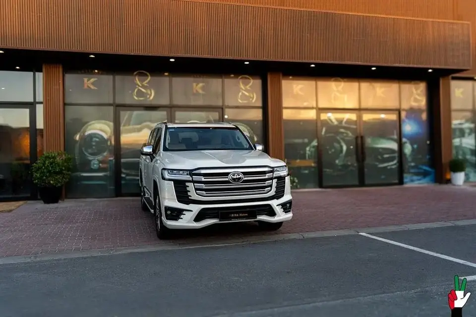 Toyota Land Cruiser VXR 4.0L VXR GCC Specs Super Clean Low Mileage