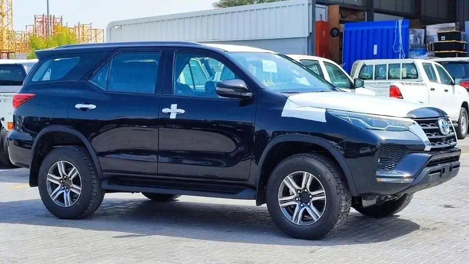 Toyota Fortuner Toyota Fortuner / 2.4L V4 Diesel / Climate Control / Only for Africa Special Price