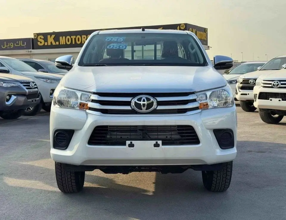Toyota Hilux BASIC DOUBLE CABIN / 2.4L DIESEL A/T / CHROME HANDLE & REAL CHROME BUMPER (CODE # HD)