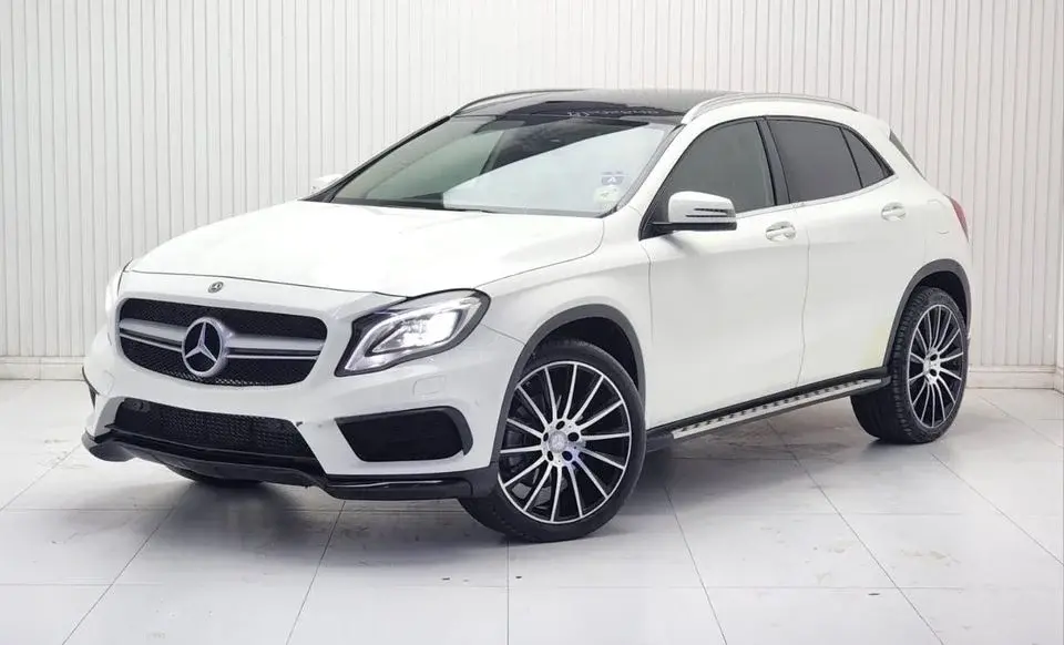 Mercedes-Benz GLA 250 Std 2.0L (211 HP)